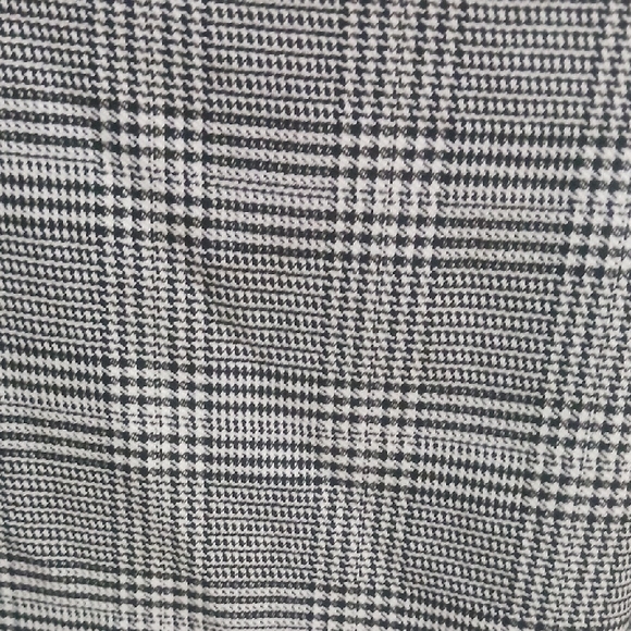 Elegant Women's Gray Plaid Cropped Pants NWT - Picture 4 of 8